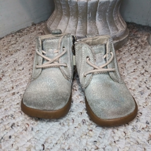 UGG Kristjan Toddler Distressed Metallic Suede Chukka Boots - Picture 3 of 10